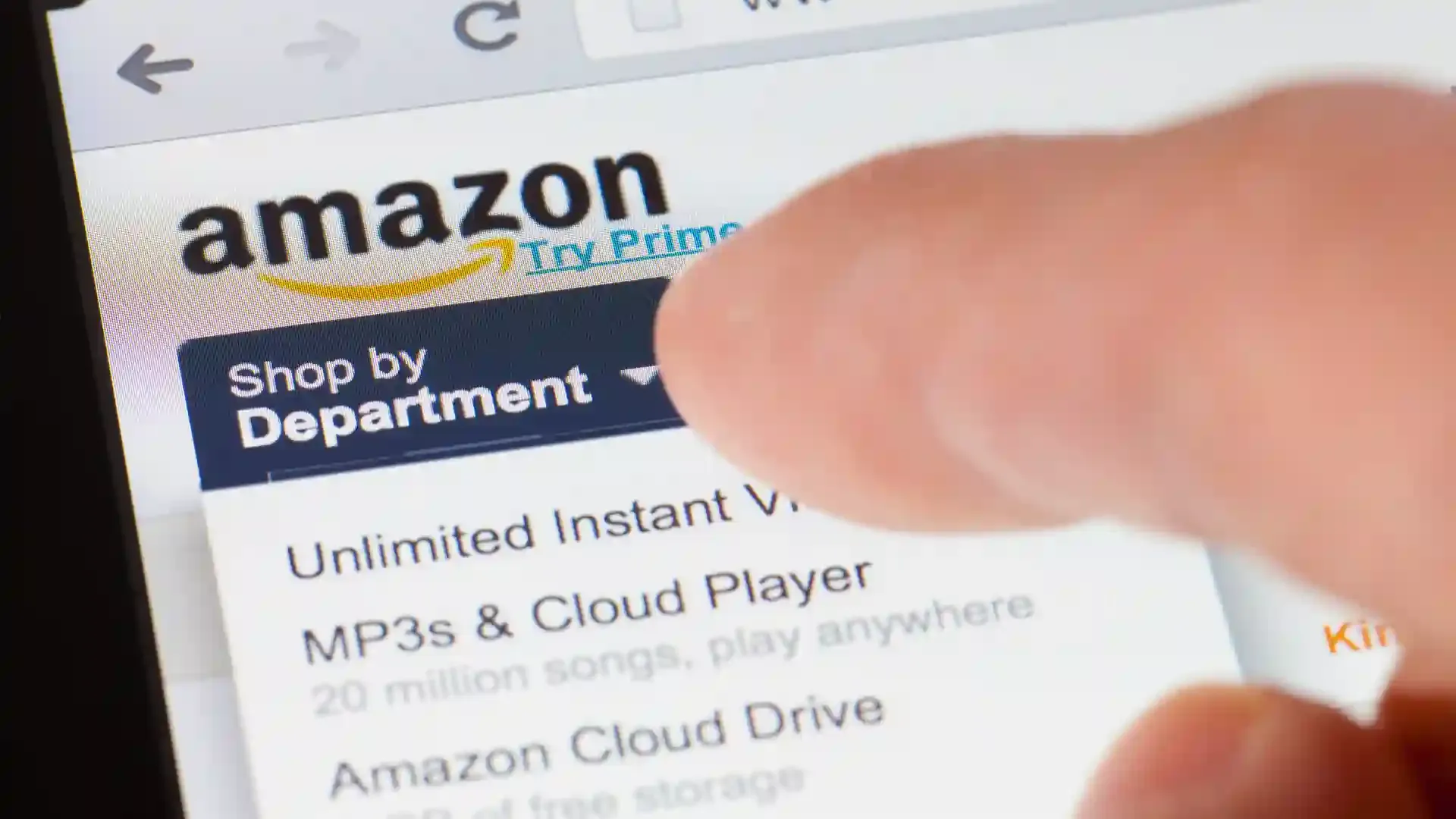 Amazon loses $1 trillion market value and becomes the world’s first company to lose a trillion-stock value